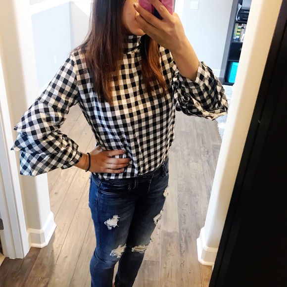 ✨HP✨ High collar gingham ruffles blouse - Picture 4 of 9